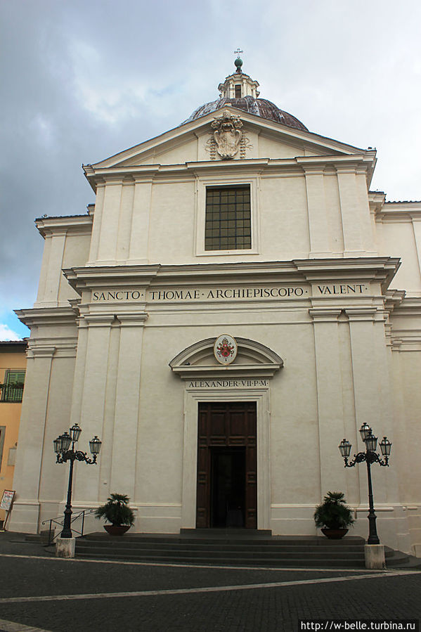 Церковь Сан-Томазо ди Вильянова Кастель-Гандольфо, Италия