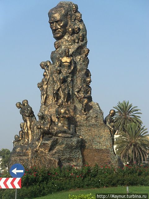 Памятник Кемалю . Фамагуста, Турецкая Республика Северного Кипра
