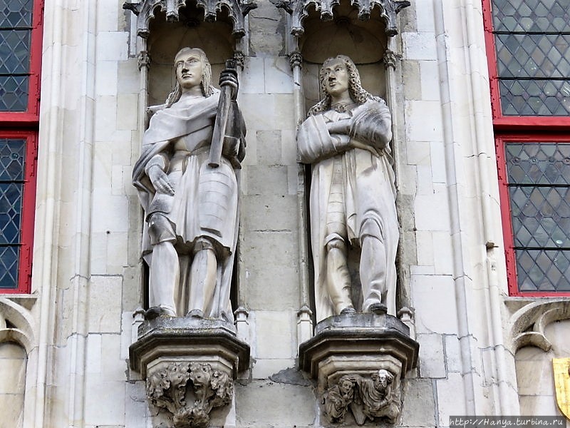 Скульптуры фасада Ратуши в Брюгге. Фото из интернета Брюгге, Бельгия
