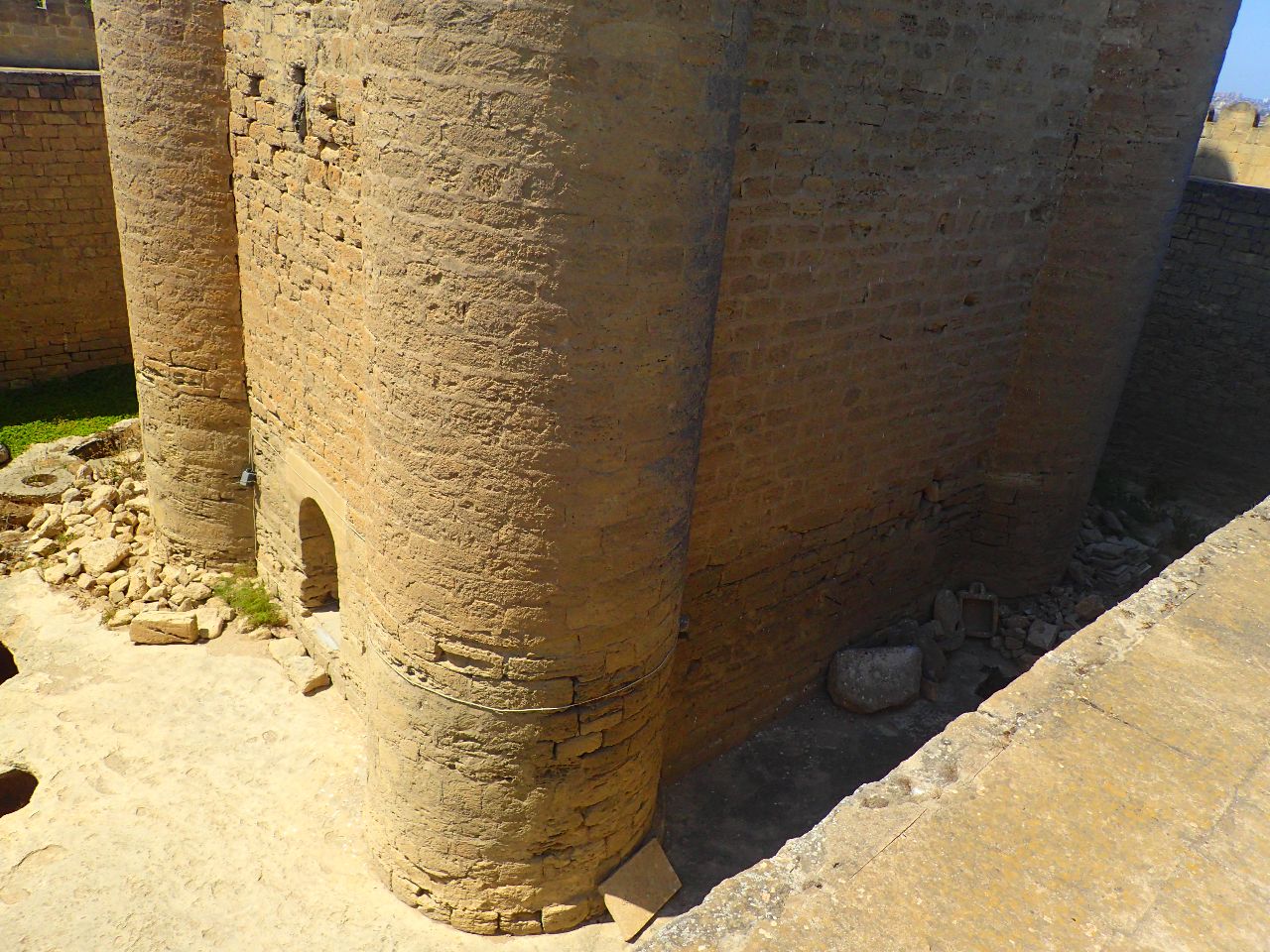Есенин в Мардакянах. Крепость, её принципиальный пожилой гид Мардакан, Азербайджан
