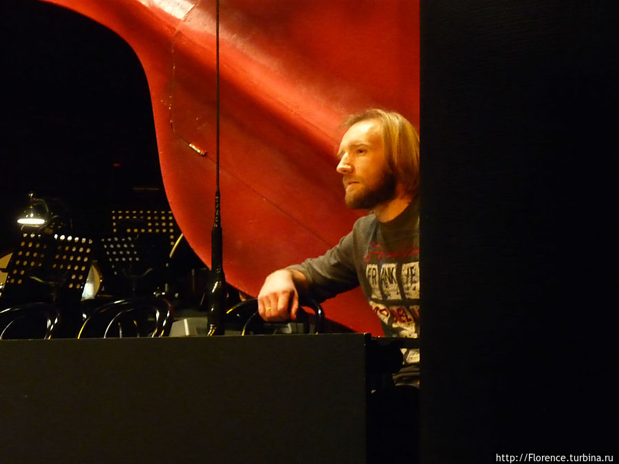 Театр начинается с... Москва, Россия Театр начинается с... Москва, Россия