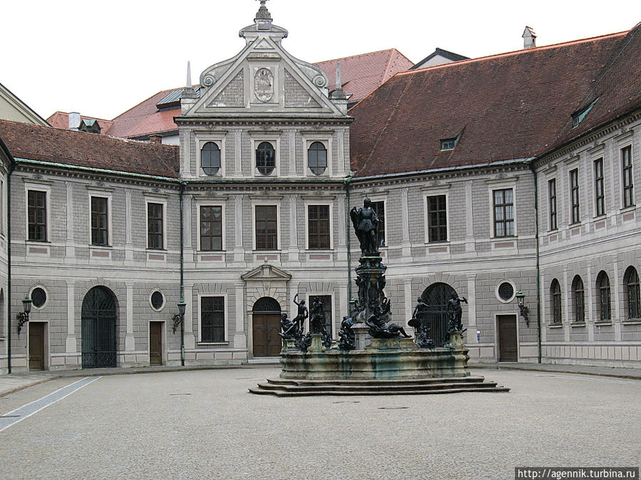 Фонтан в Резиденции Фонтан в Резиденции