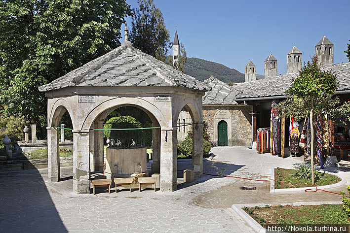 Двор мечети Коски Мехмед-паши Двор мечети Коски Мехмед-паши