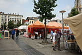 Вокруг памятника Рубенсу — рынок специалитетов (по субботам — в остальное время фломаркт)