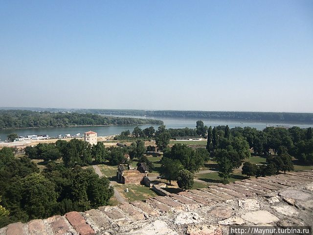 Вид на слияние рек с самой верхней части крепости. Белград, Сербия
