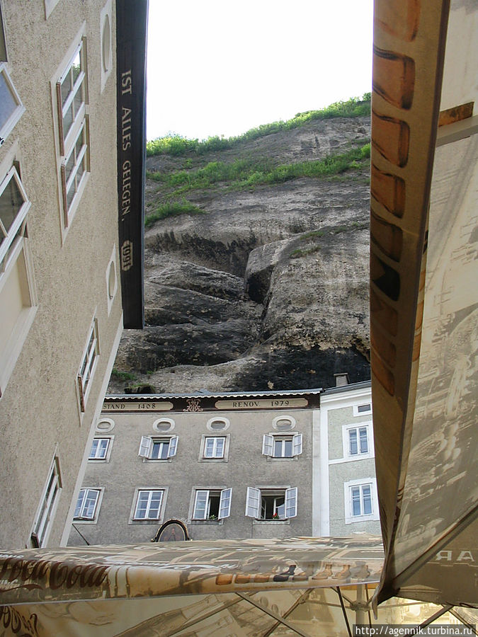 Дома лепятся к скалам Зальцбург, Австрия