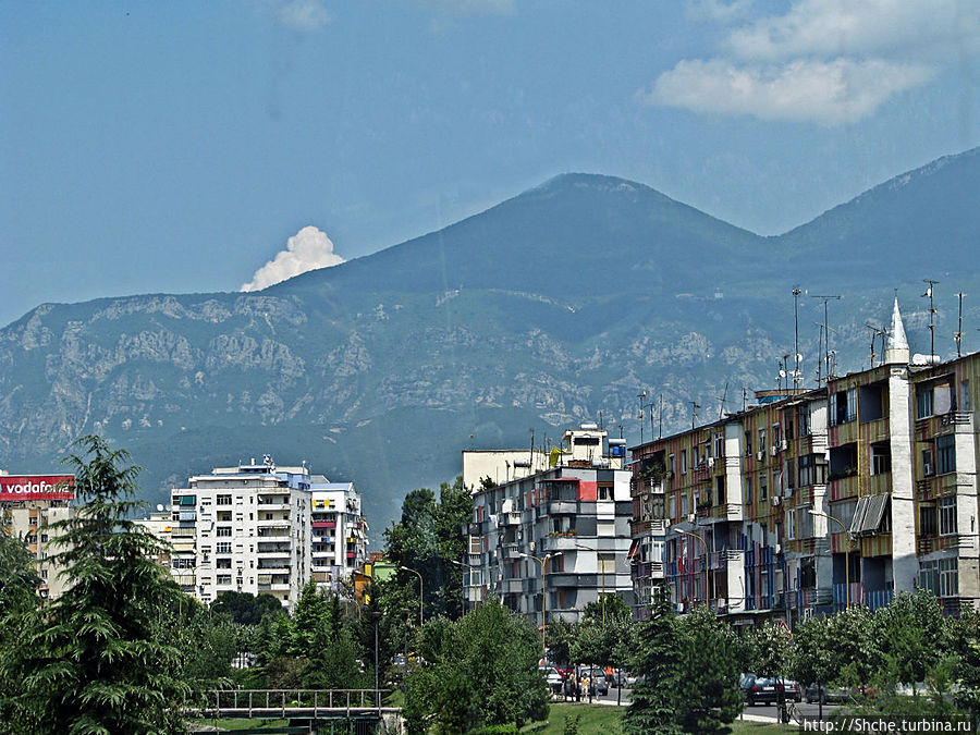 выезжаем из города Тирана, Албания
