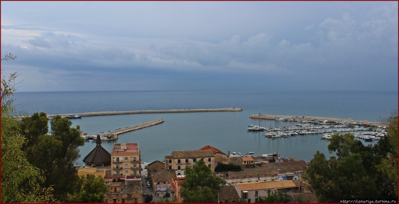 Шакка. Город, рассыпанный по горе Шакка, Италия Шакка. Город, рассыпанный по горе Шакка, Италия