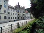 Монастырские здания, XVIII век, теперь колледж