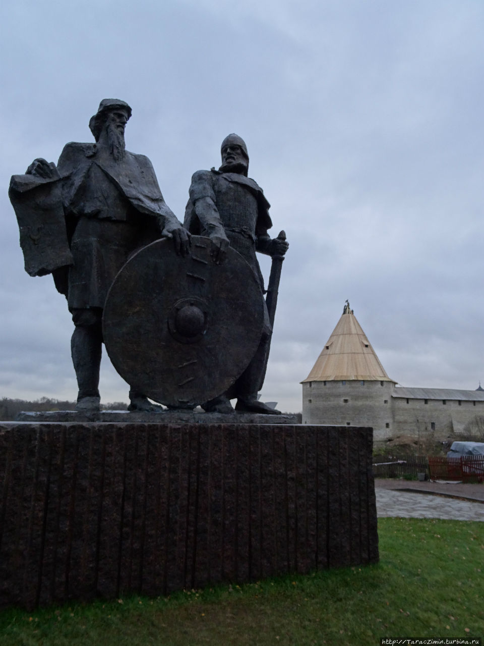 Памятник князьям Рюрику и Олегу Старая Ладога, Россия