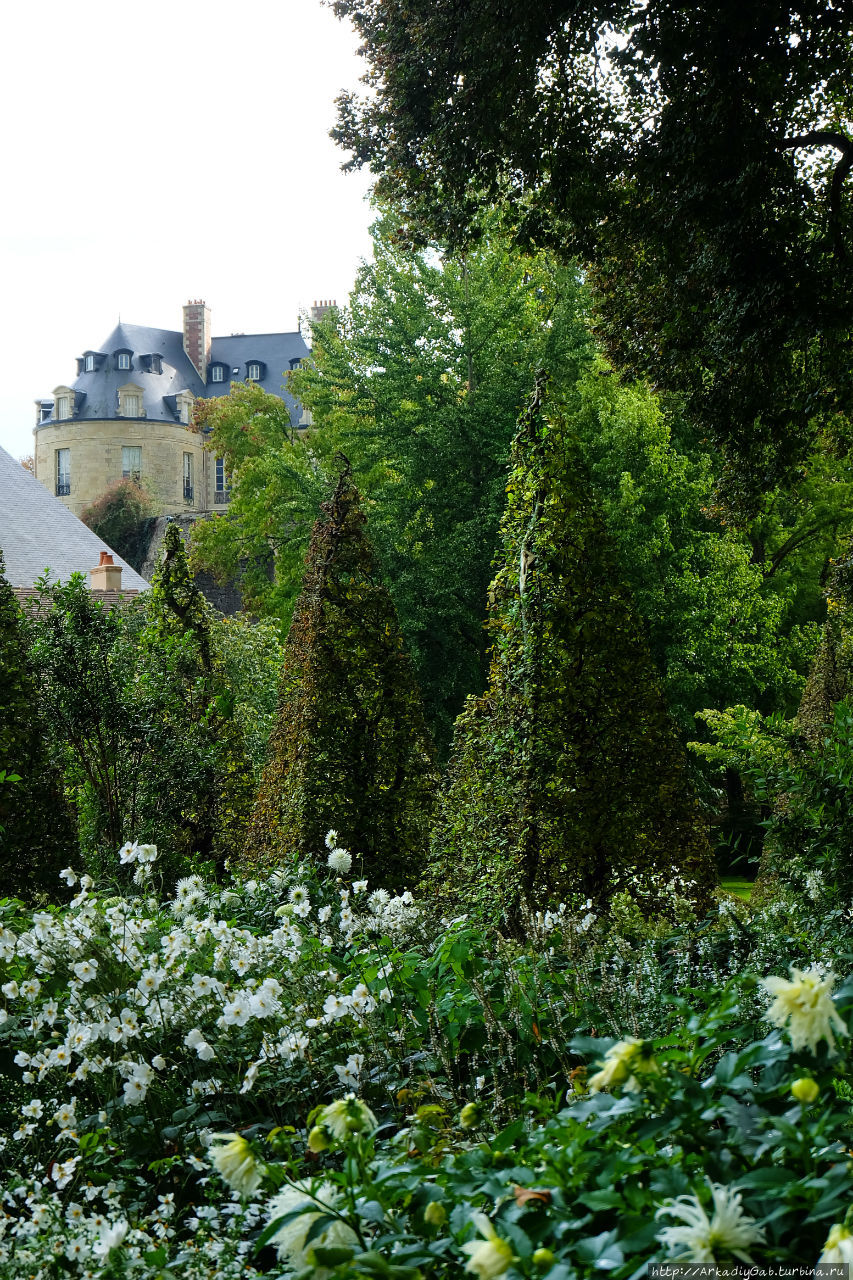 Его Превосходительство – французский парк Апремо́н-сюр-Алье́, Франция
