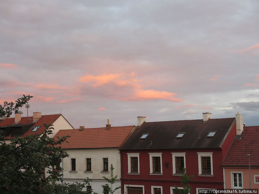 Закат из окна квартиры, где мы гостили в семье дочки в Праге Прага, Чехия