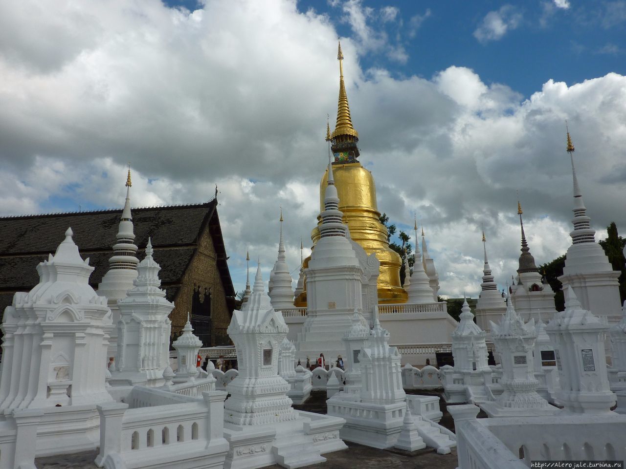 Аэропорт в тайском Чиангмае и сразу к рыжим монахам Чиангмай, Таиланд