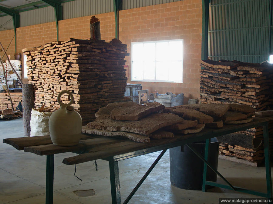 Пробковая фабрика в Ронде Ронда, Испания Пробковая фабрика в Ронде Ронда, Испания