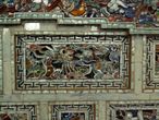 Хюэ. Гробница  императора Кхай Диня. Мозаичные украшения усыпальницы