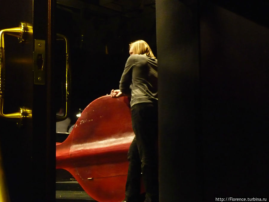 Театр начинается с... Москва, Россия Театр начинается с... Москва, Россия