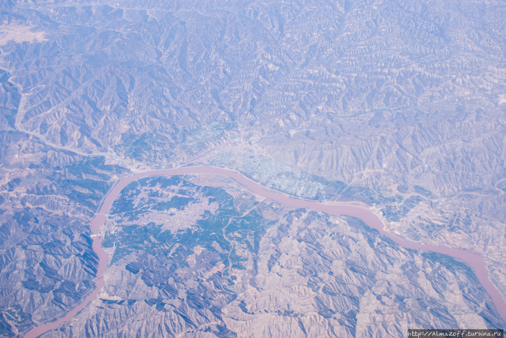 Пролетая над Великой Желтой рекой Ланьчжоу, Китай