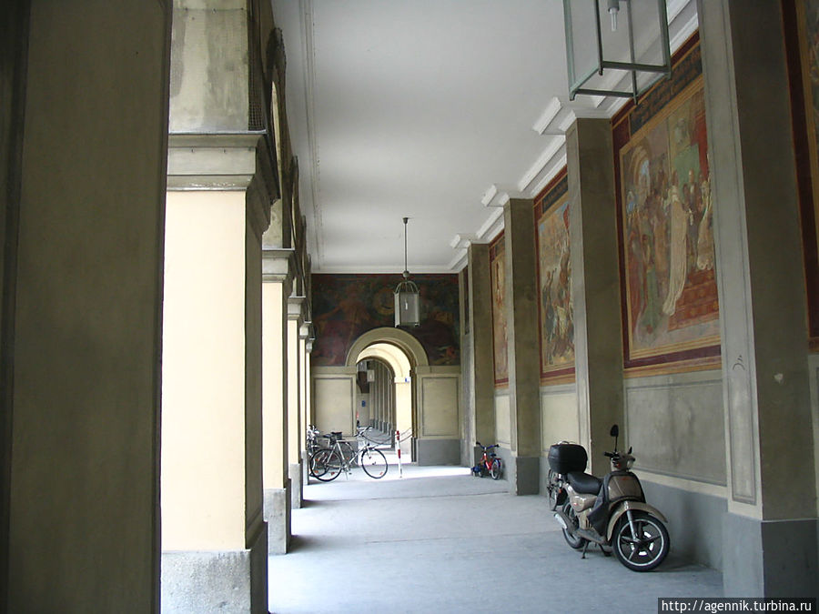 Галереи возле Резиденции на Одеонплац Мюнхен, Германия