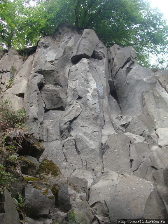 Лавовые скалы Еттрингер Лай Майен, Германия