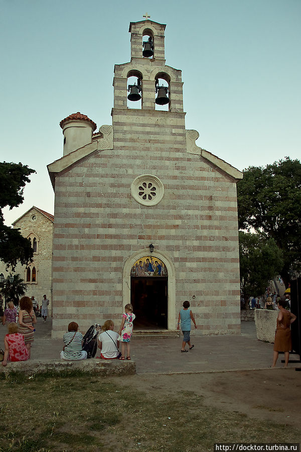 Церковь Святой Троицы, вид спереди Будва, Черногория