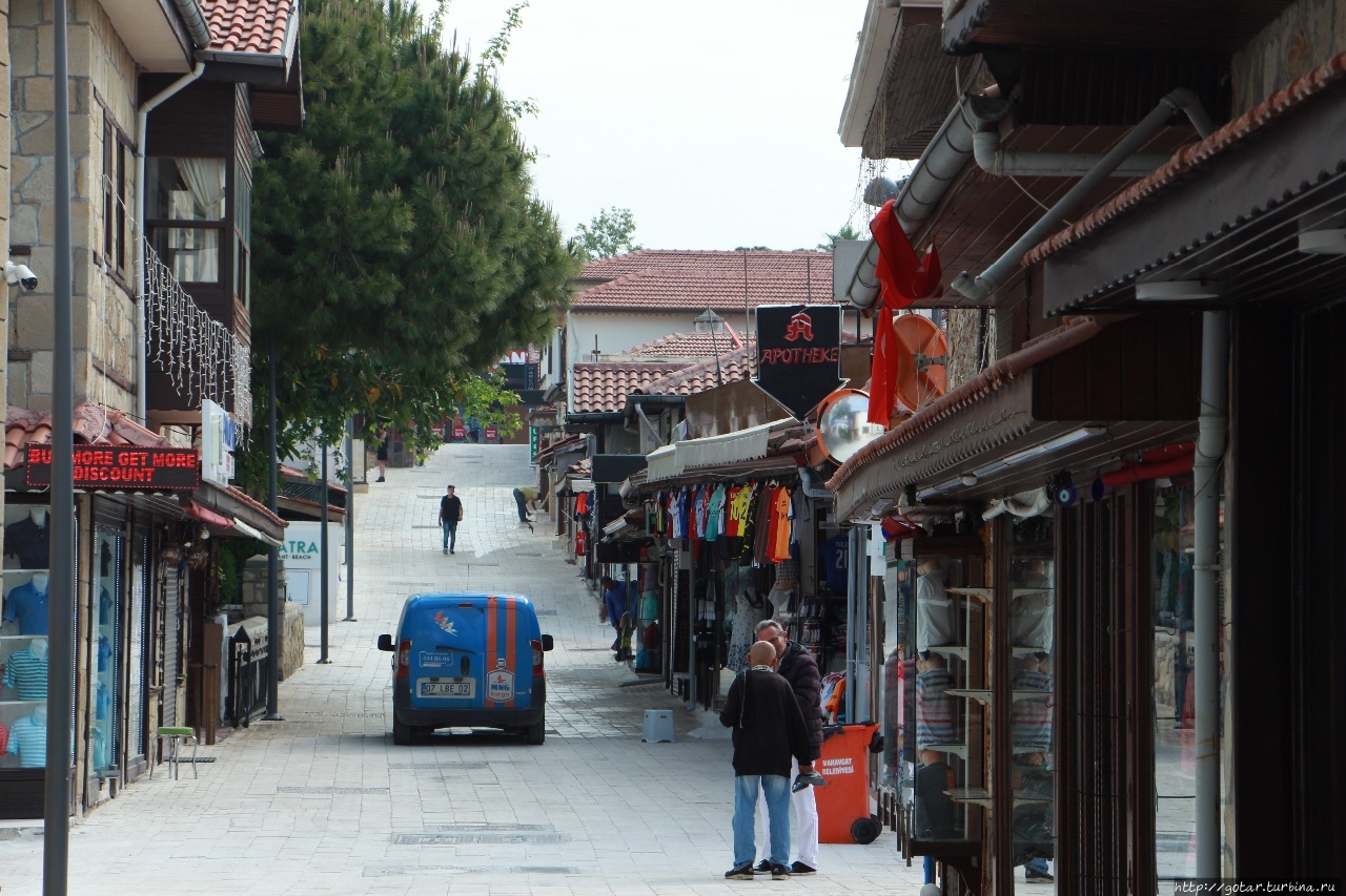 Маковый цвет турецкого берега Сиде, Турция Маковый цвет турецкого берега Сиде, Турция