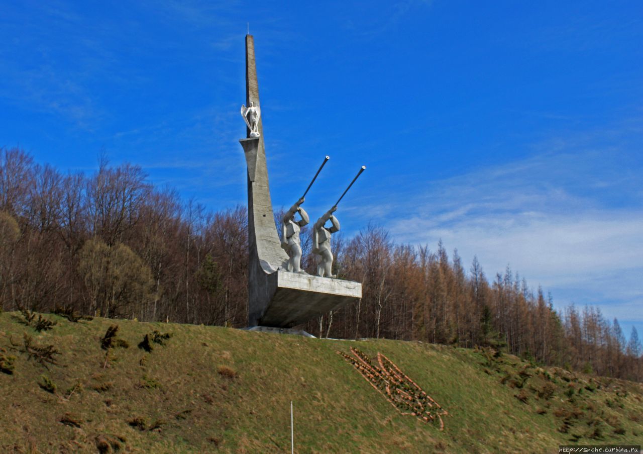 Тухольские ворота (Памятник трембитарям) Сколе, Украина