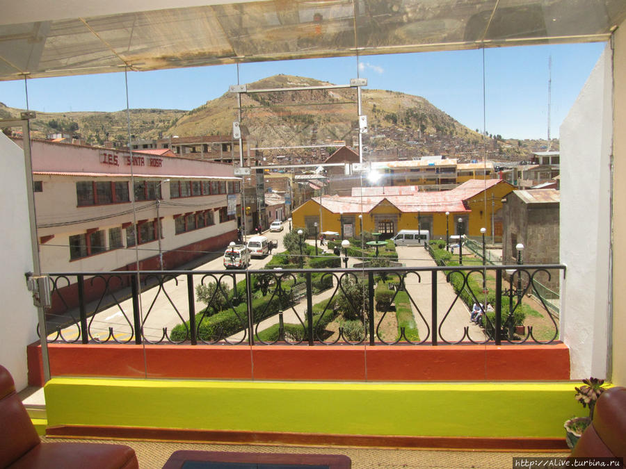 Стеклянная стена и балкон Пуно, Перу
