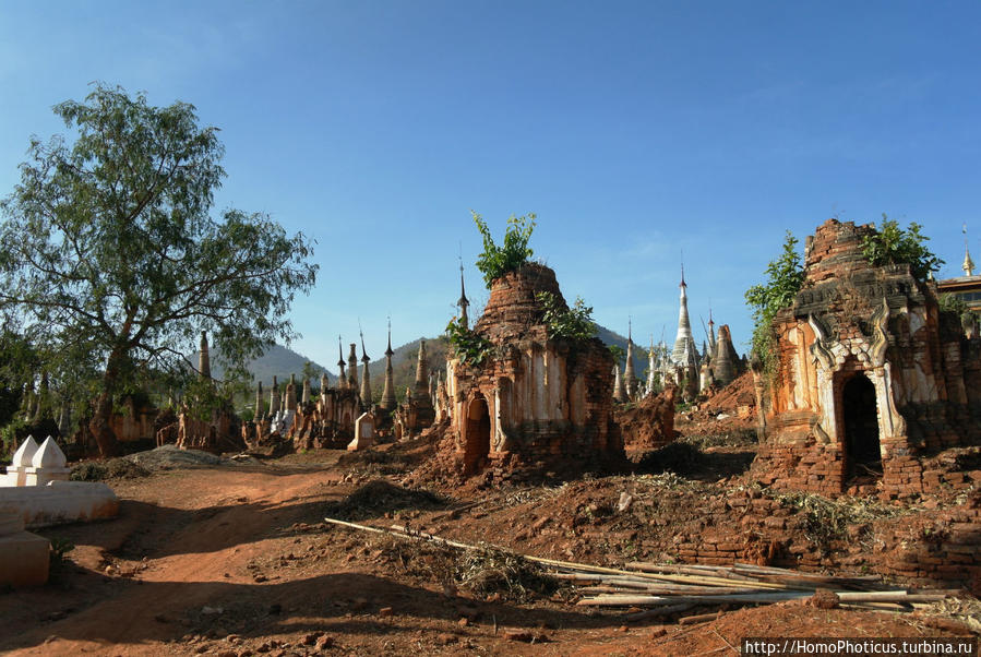 Лес ступ Озеро Инле, Мьянма Лес ступ Озеро Инле, Мьянма