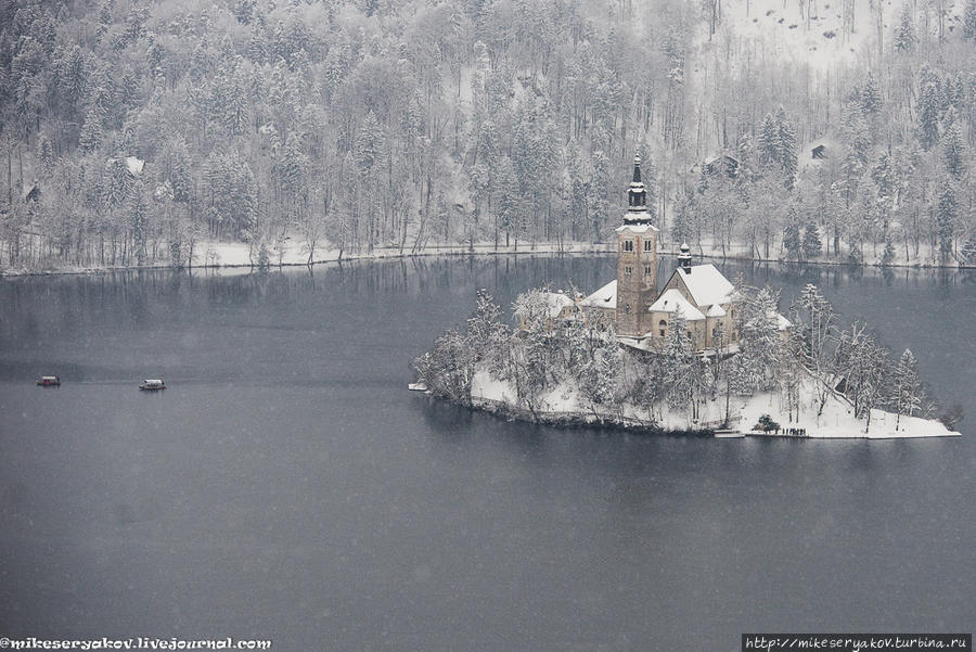 Бл.дское езеро в последний день уходящего года Блед, Словения