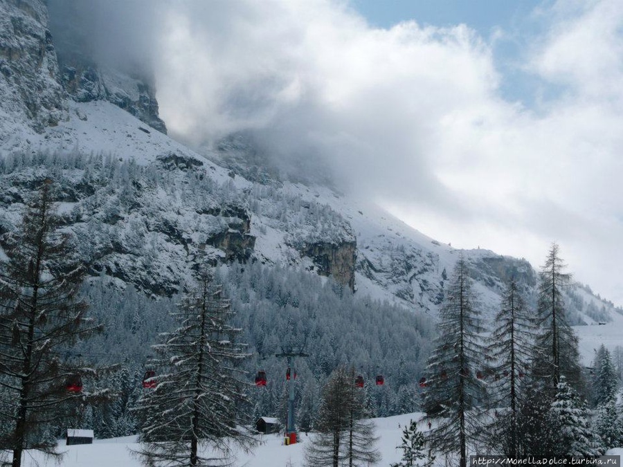 Корвара ин Бадия — Альпы Доломиты — декабрь 2013 Корвара, Италия