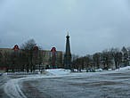 А это — памятник Отечественной войне 1812 года. К сожалению, к этому времени погода, столь ясная с утра, немного испортилась...