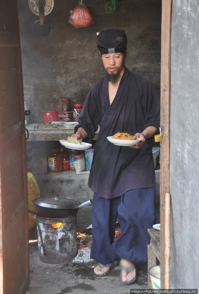 Неделя в даосском монастыре Уишань, Китай Неделя в даосском монастыре Уишань, Китай