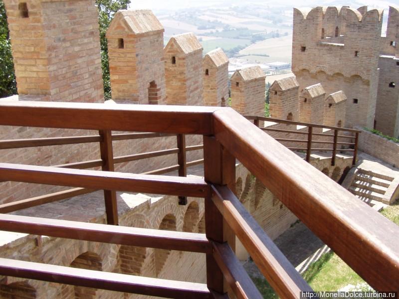 Крепость Градара — 2013 Градара, Италия Крепость Градара — 2013 Градара, Италия