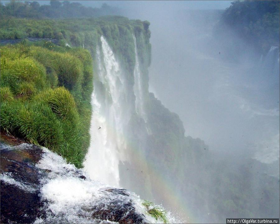 Аргентина — водопад Игуасу Канчанабури, Таиланд