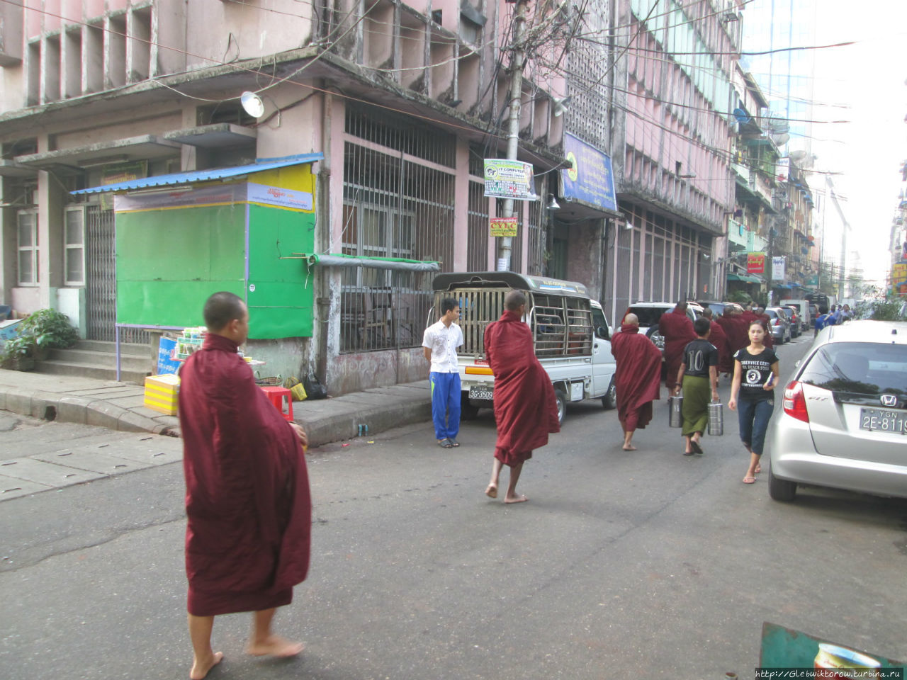Прогулки по Янгону утром и в темноте Янгон, Мьянма