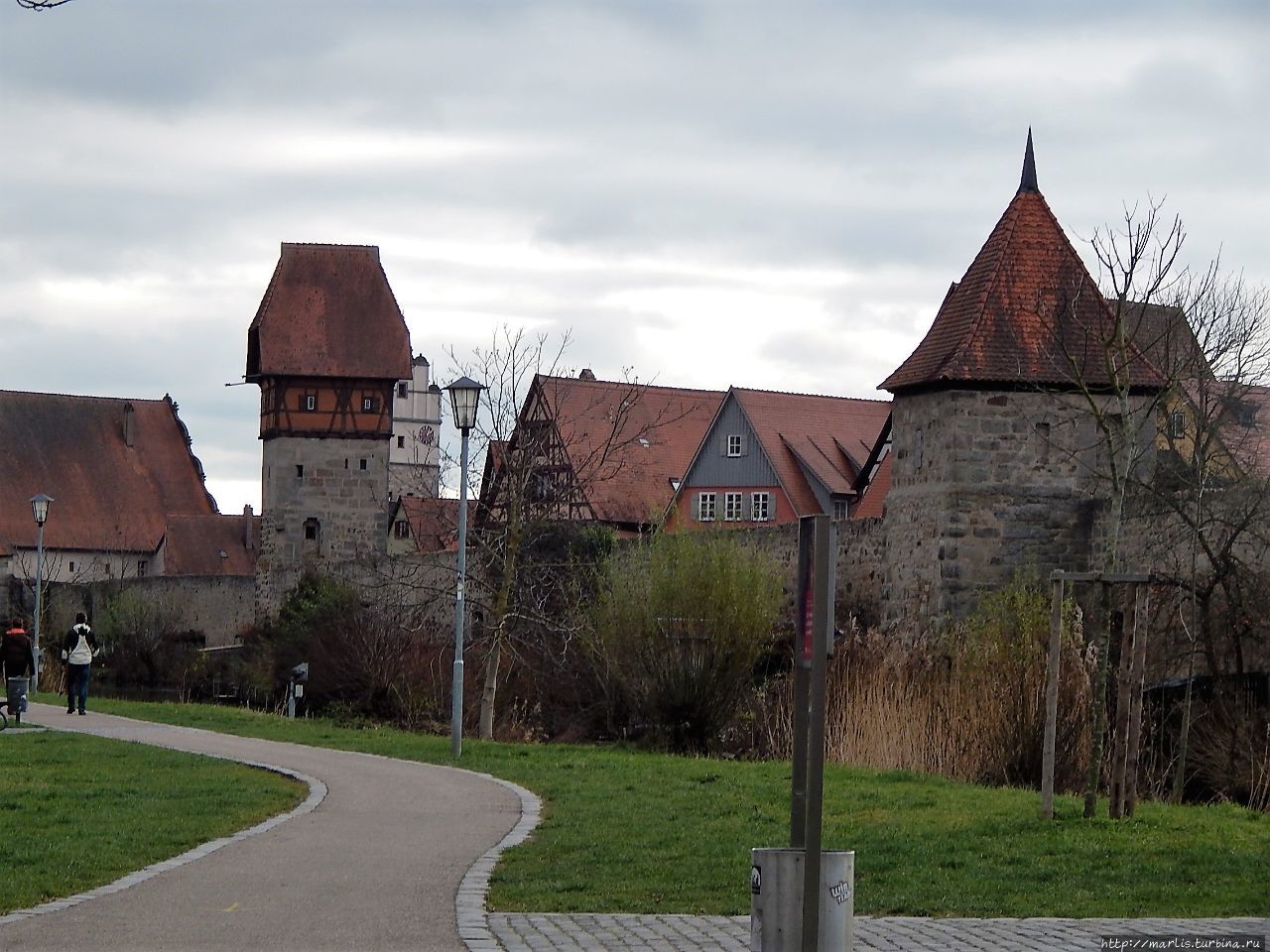 Городские укрепления. Вид на Висельную и Крестьянскую башни (16 век) Динкельсбюль, Германия