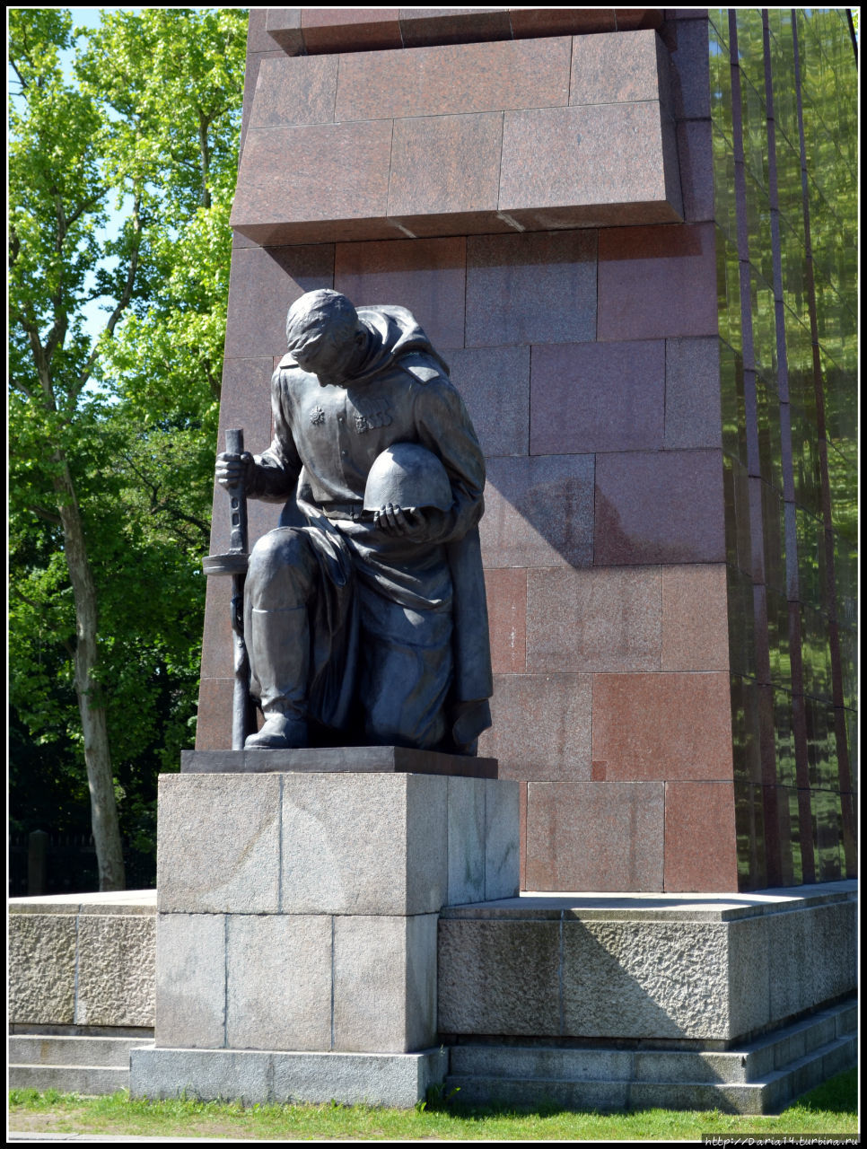 Монумент советскому солдату Берлин, Германия