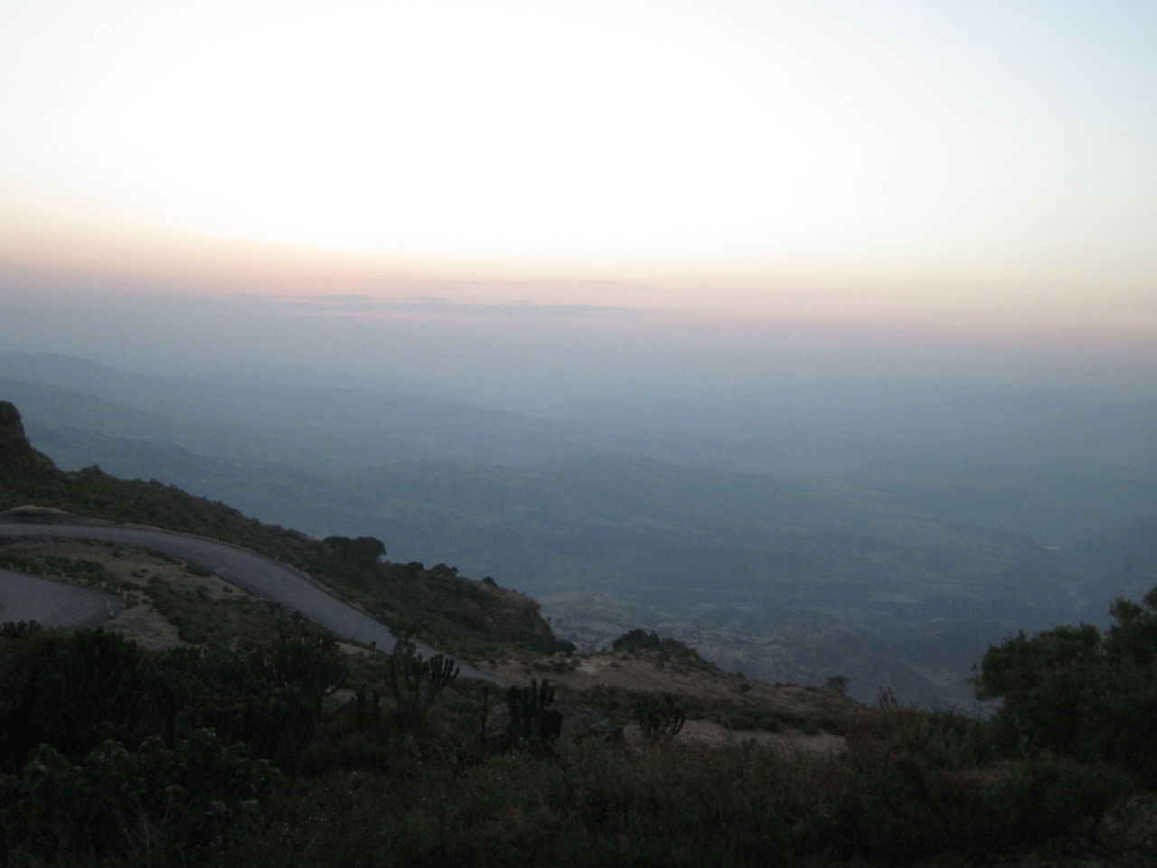 Дорога из Аддис-Абебы в Бахр-Дар Эфиопия