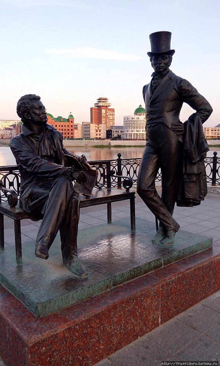 Скульптура Пушкин и Онегин Йошкар-Ола, Россия