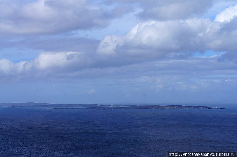 Вдалеке видны Аранские Острова Утёсы Мохер, Ирландия