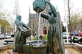 Памятник женщинам, промывающим устрицы.