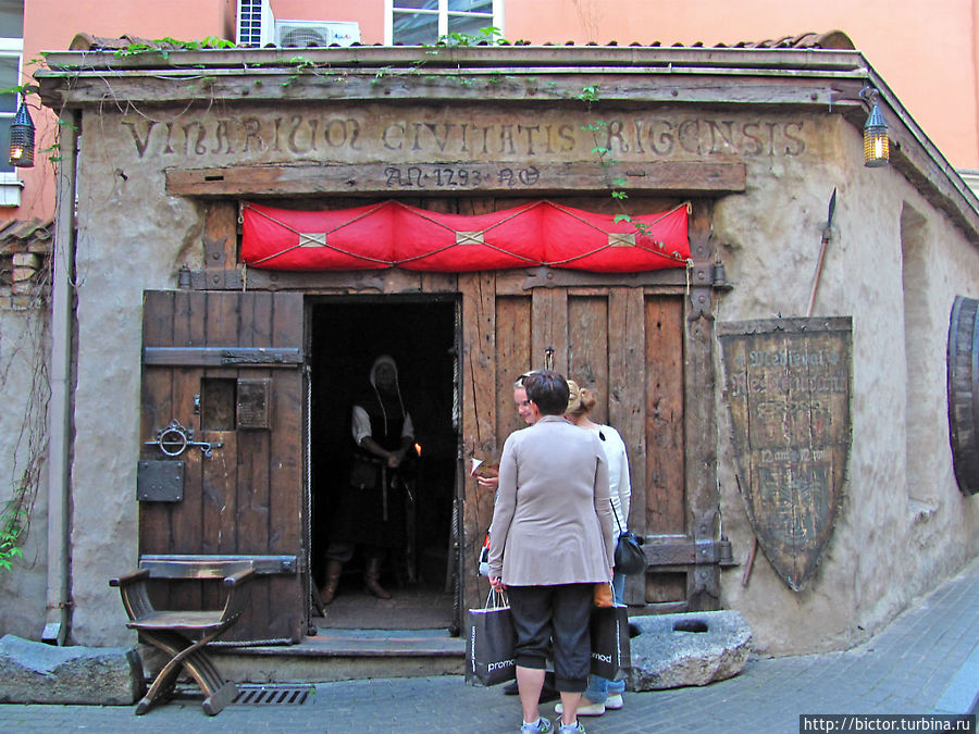 Путешествие к центру Риги Рига, Латвия Путешествие к центру Риги Рига, Латвия