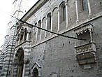 Портал церкви, выходящий на улицу Сан Лоренцо