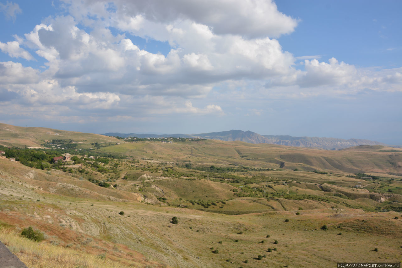 Арка Арарата — народный памятник поэту Егишу Чаренцу Гарни, Армения