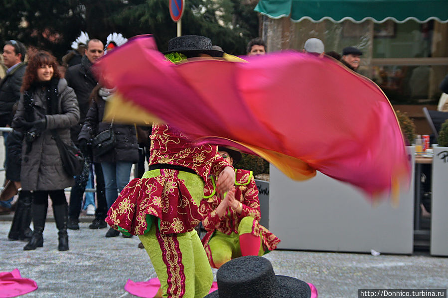 делали они это столь экспрессивно, что невидимые быки так и не осмелились проявиться делали они это столь экспрессивно, что невидимые быки так и не осмелились проявиться
