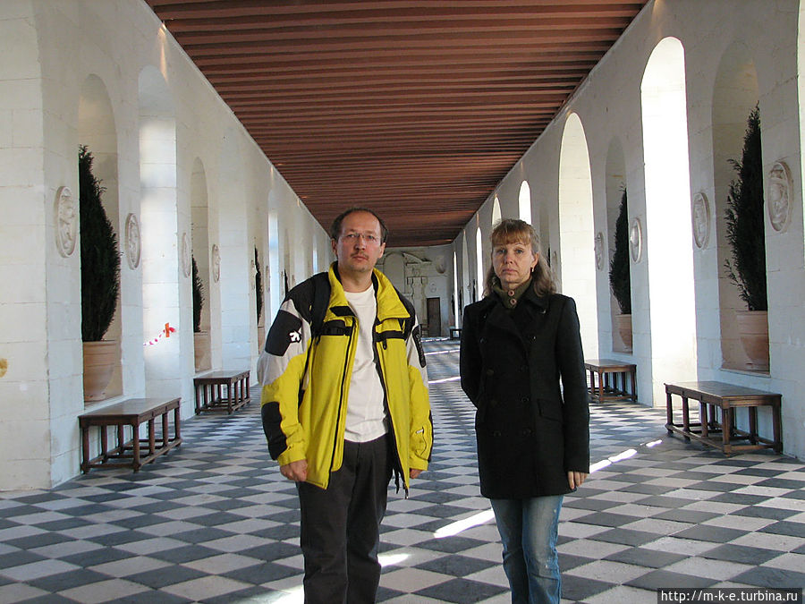 Галерея через реку Шер Галерея через реку Шер