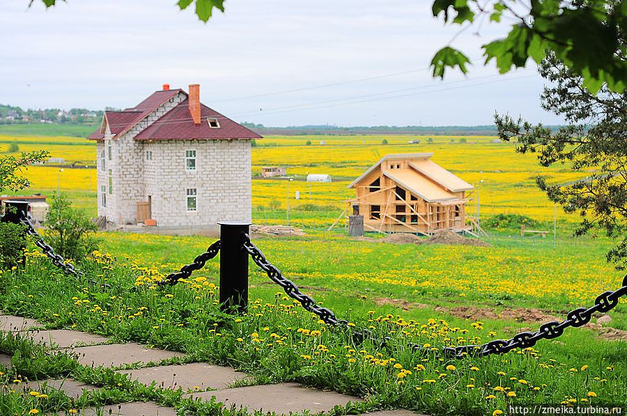 Вокруг кипит жизнь, идёт стройка Вокруг кипит жизнь, идёт стройка