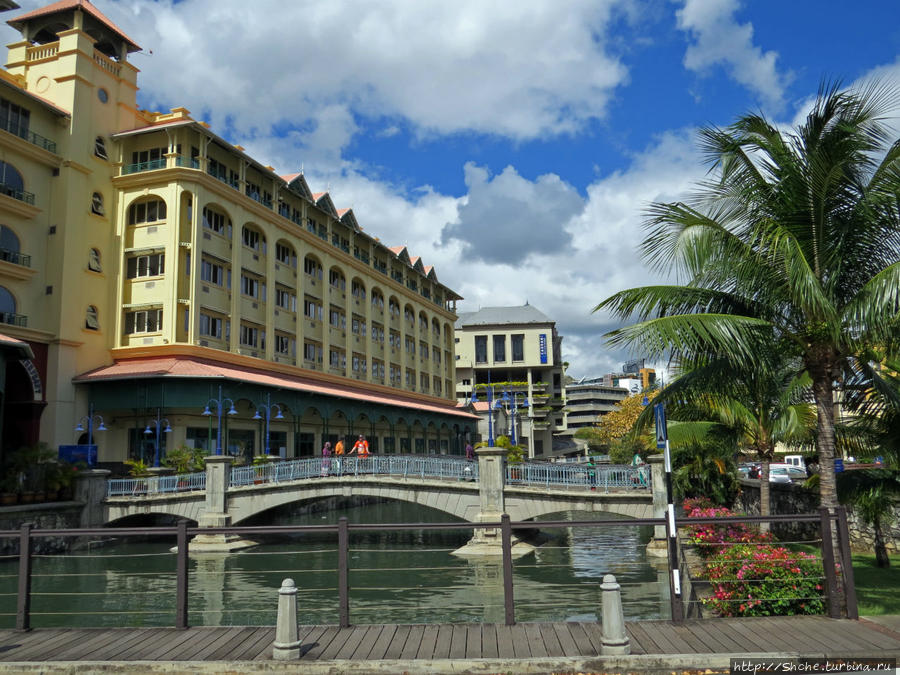 Тут же на юге фешенебельный Labourdonnais Waterfront Hotel Порт-Луи, Маврикий