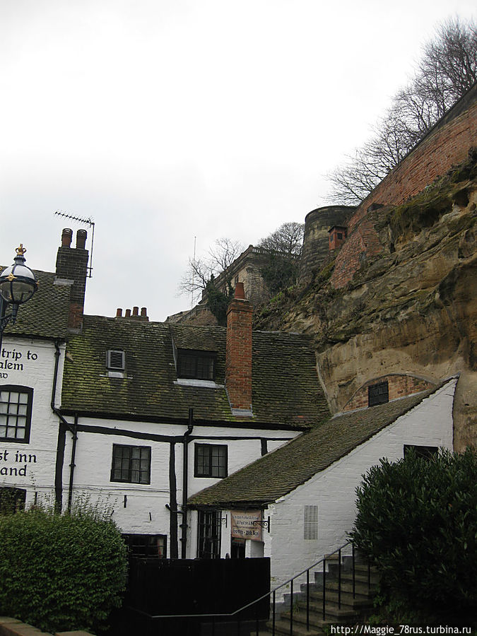 Часть помещений паба находится в скале Ноттингем, Великобритания