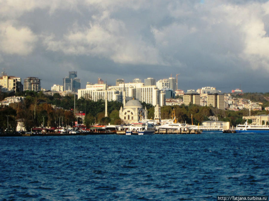 Путешествие по Босфору на кораблях или лодках Стамбул, Турция